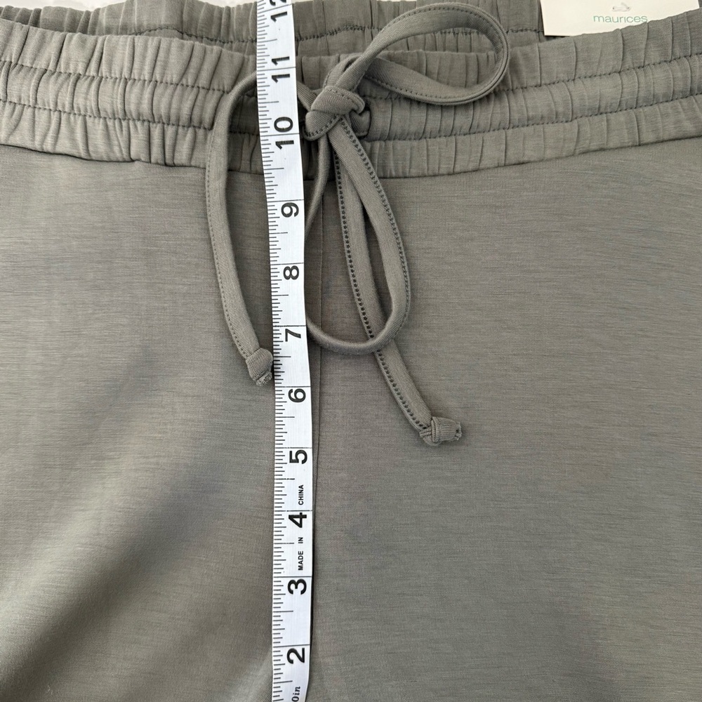 Maurices Cloud Scuba Wide Leg Sweatpants Sage Green High Rise NWT Large Women’s - Picture 9 of 13